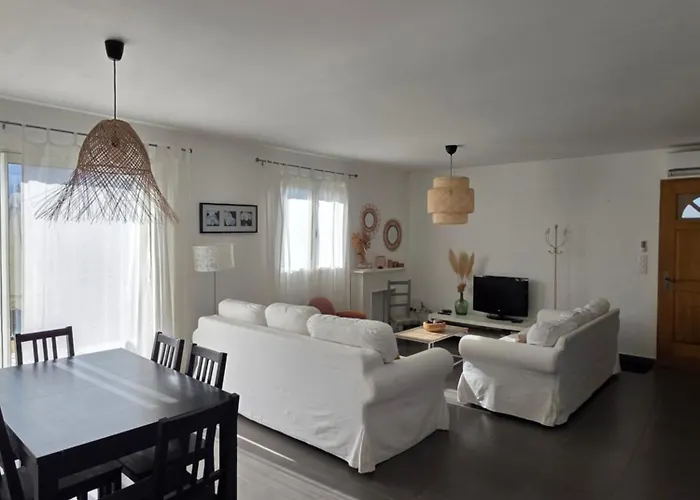 Holiday home Maison Etre Et Montagne *